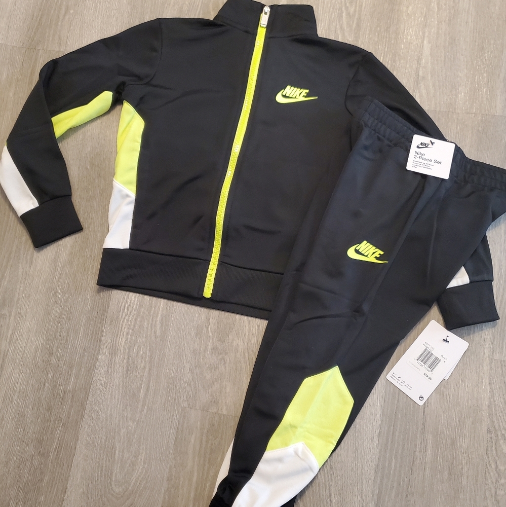 Boys Nike Set Size 4 NWT